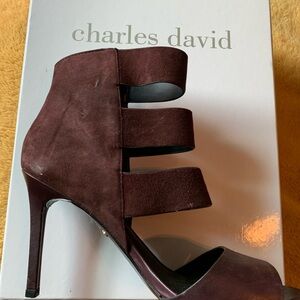 Charles David suede heels in maroon/burgundy.